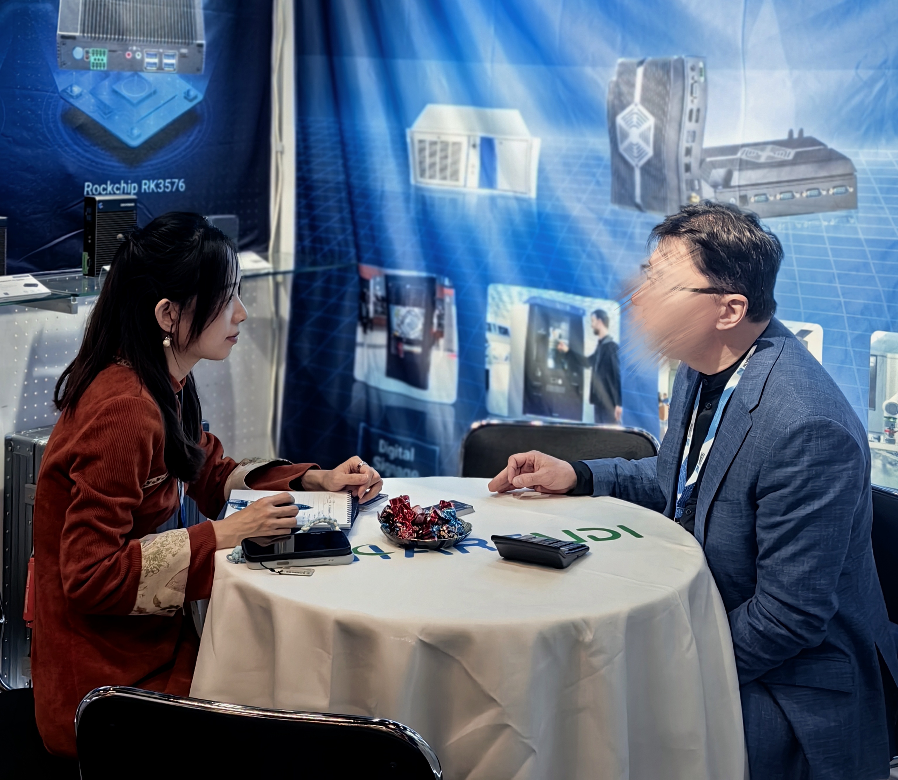 展会交流_已修.jpg